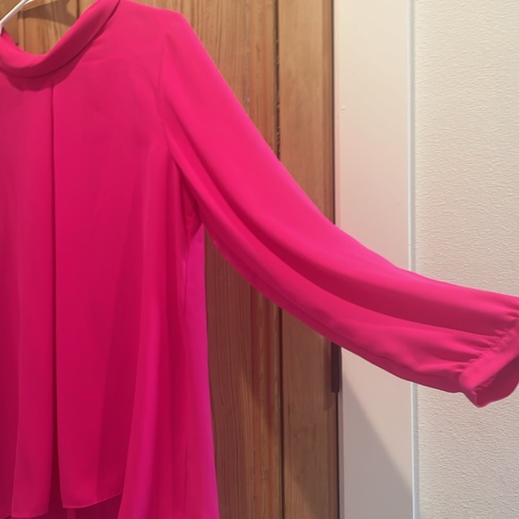Vince Camuto Hot Pink Blouse - Size Medium - Picture 4 of 11